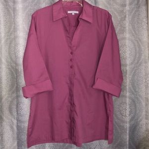 Like new dusty pink Foxcroft tunic-style, half sleeve blouse. Size 14